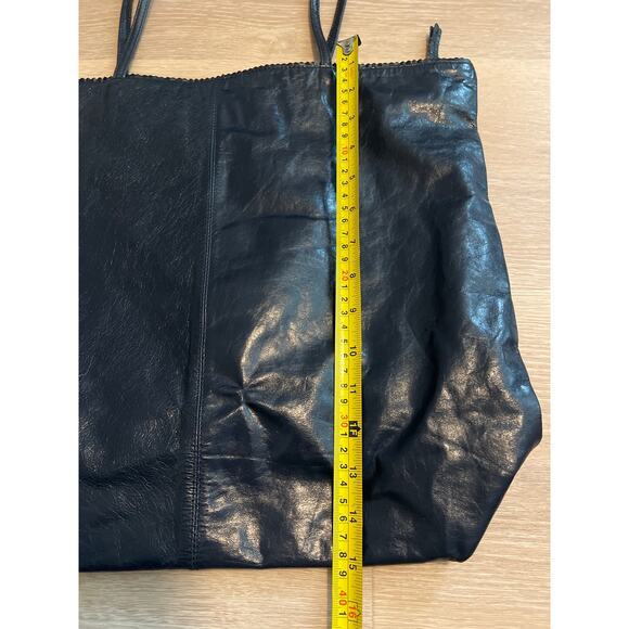 Latico Nora Navy Blue Leather Tote Shoulder Bag Zip Closure Scallop Edge - Picture 3 of 8